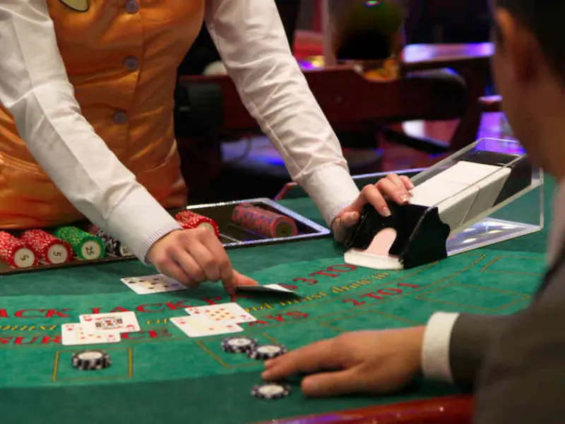 dealer in casino